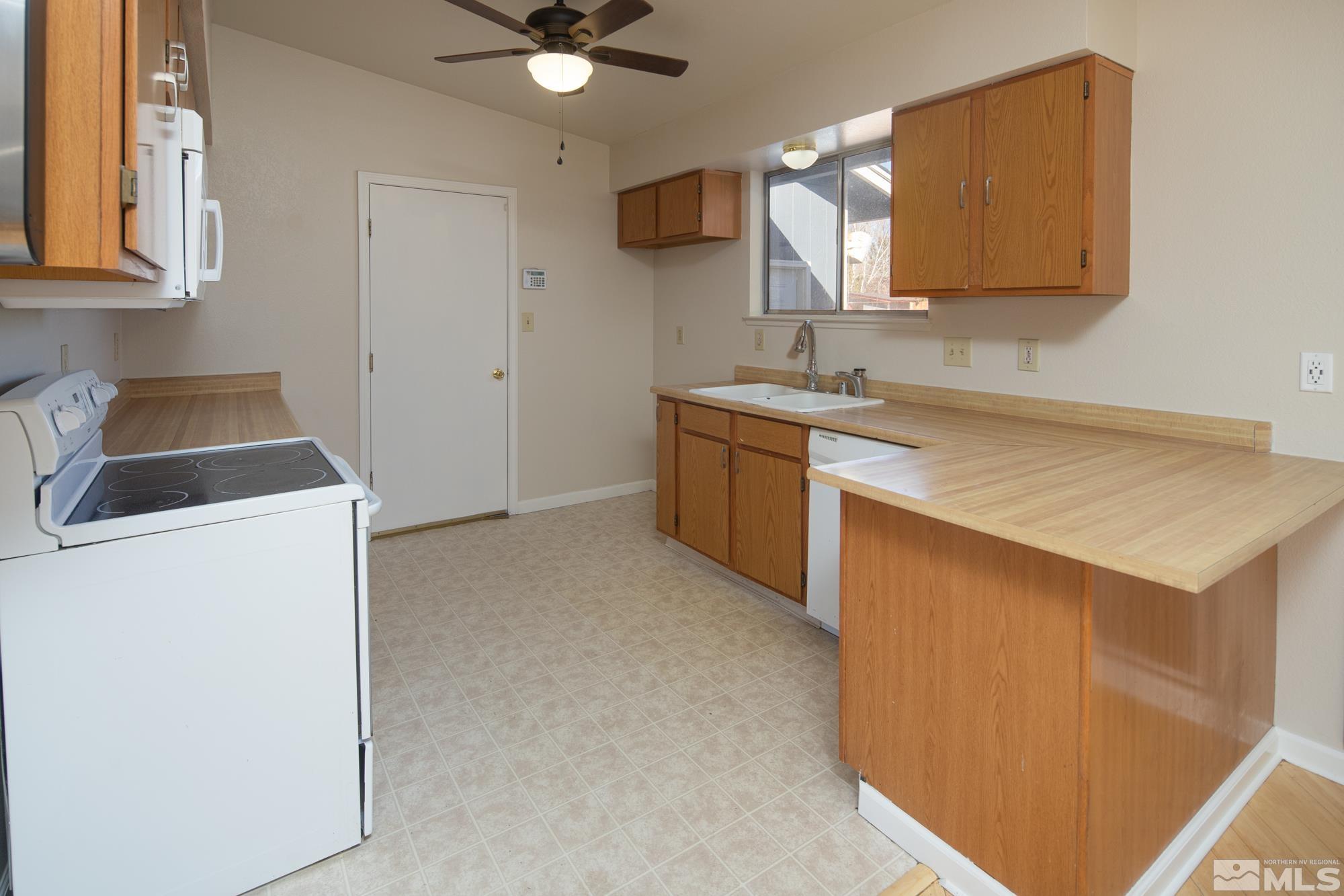 3935 Peregrine Circle Reno, NV 89508 - Photo 16 of 23 Photo 16
