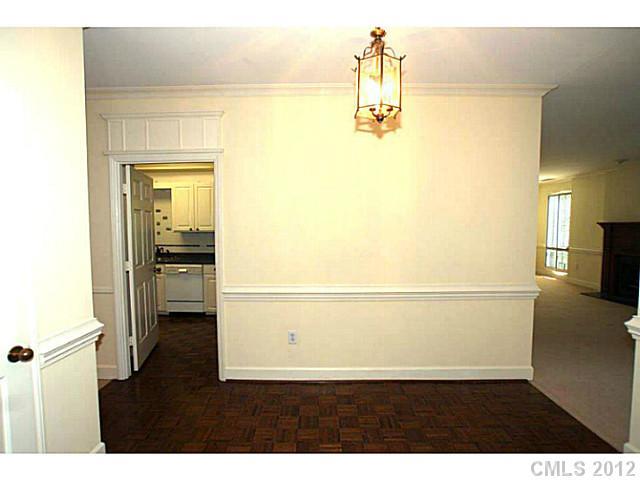 856 Cherokee Road, Unit K5 Charlotte, NC 28207 - Photo 4 of 13 Gallery Image 4