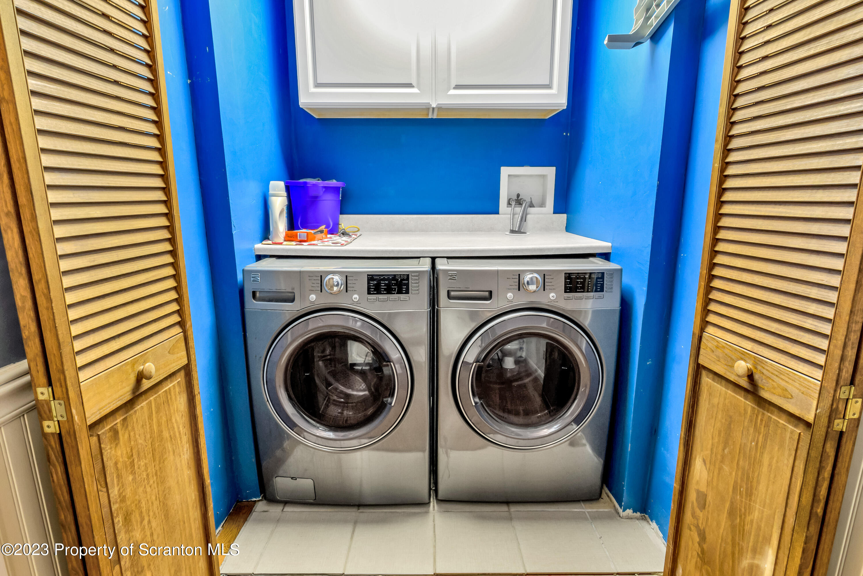21 Ridge Street Dallas, PA 18612 - Photo 67 of 92 a utility room with dryer and washer