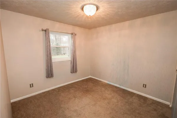 $249,900 | 470 North Liberty Road, Grove City, PA 16127