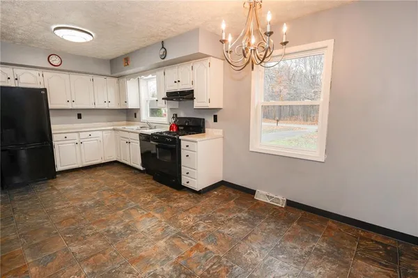 $249,900 | 470 North Liberty Road, Grove City, PA 16127