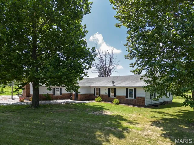 $165,000 | 8615 Snell Lane, Carlinville, IL 62626