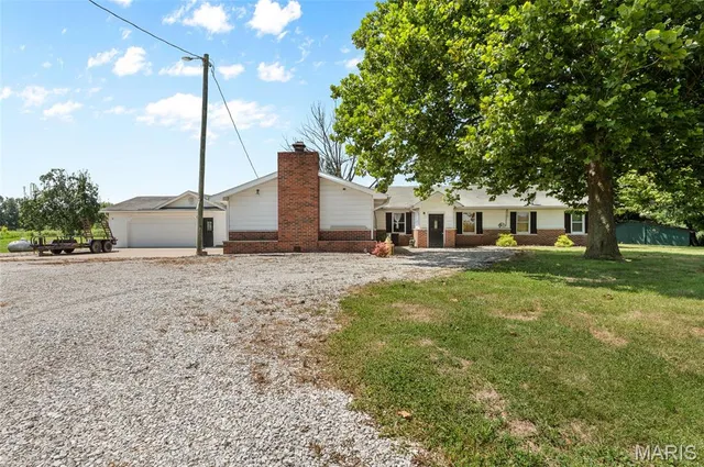 $120,000 | 8615 Snell Lane, Carlinville, IL 62626