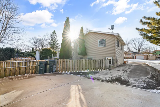 $330,000 | 325 Hillandale Street, Round Lake, IL 60073