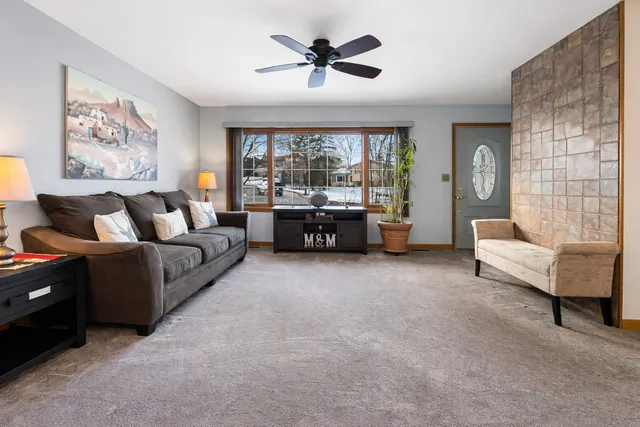 $330,000 | 325 Hillandale Street, Round Lake, IL 60073