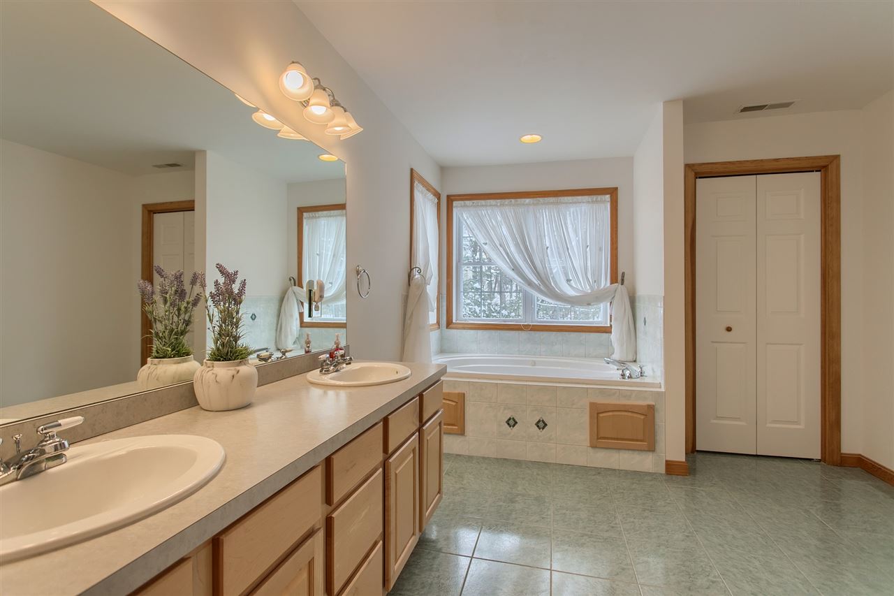 10 Squire Armour Road Windham, NH 03087 - Photo 28 of 40