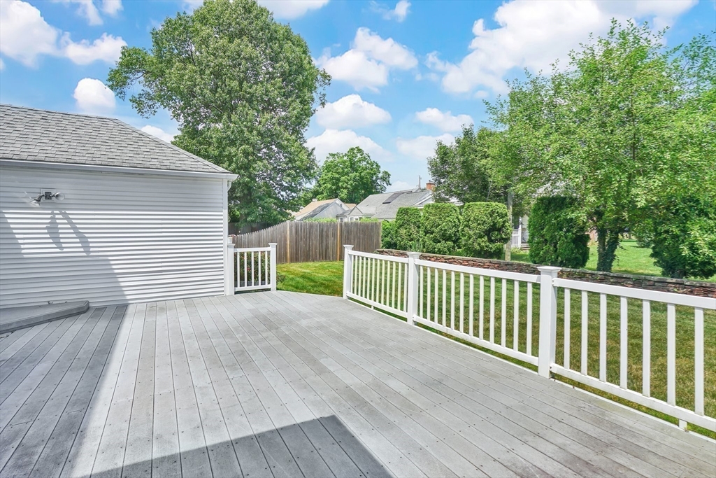 27 Oregon Street Springfield, MA 01118 - Photo 33 of 42 a view of backyard with green space