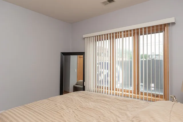 $2,650 | 1222 West Belmont Avenue, Unit 2, Chicago, IL 60657