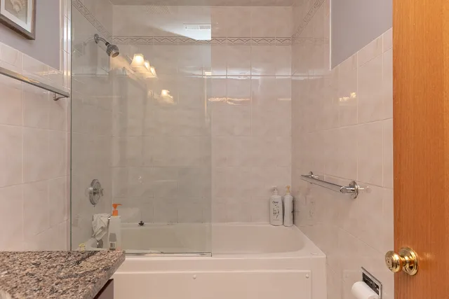 $2,650 | 1222 West Belmont Avenue, Unit 2, Chicago, IL 60657