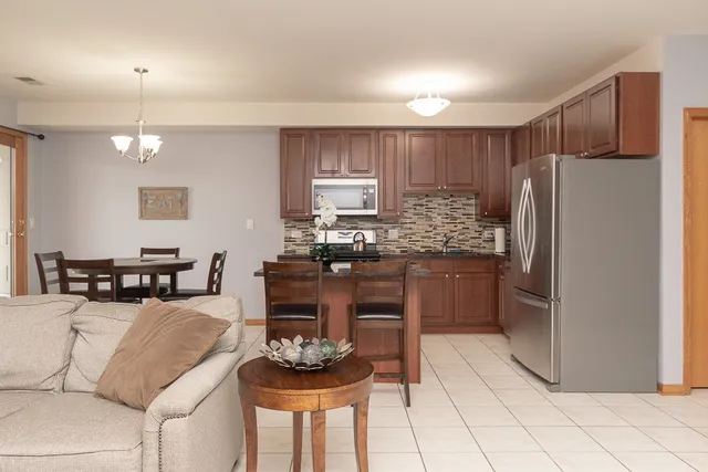 $2,650 | 1222 West Belmont Avenue, Unit 2, Chicago, IL 60657