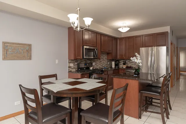 $2,650 | 1222 West Belmont Avenue, Unit 2, Chicago, IL 60657