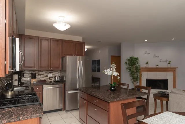 $2,650 | 1222 West Belmont Avenue, Unit 2, Chicago, IL 60657