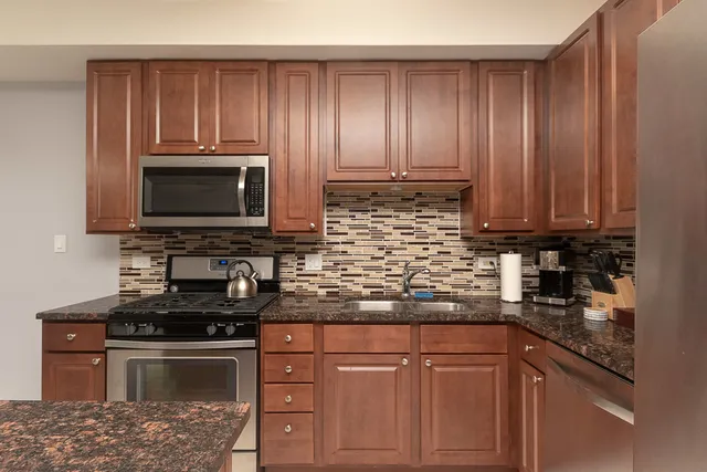 $2,650 | 1222 West Belmont Avenue, Unit 2, Chicago, IL 60657