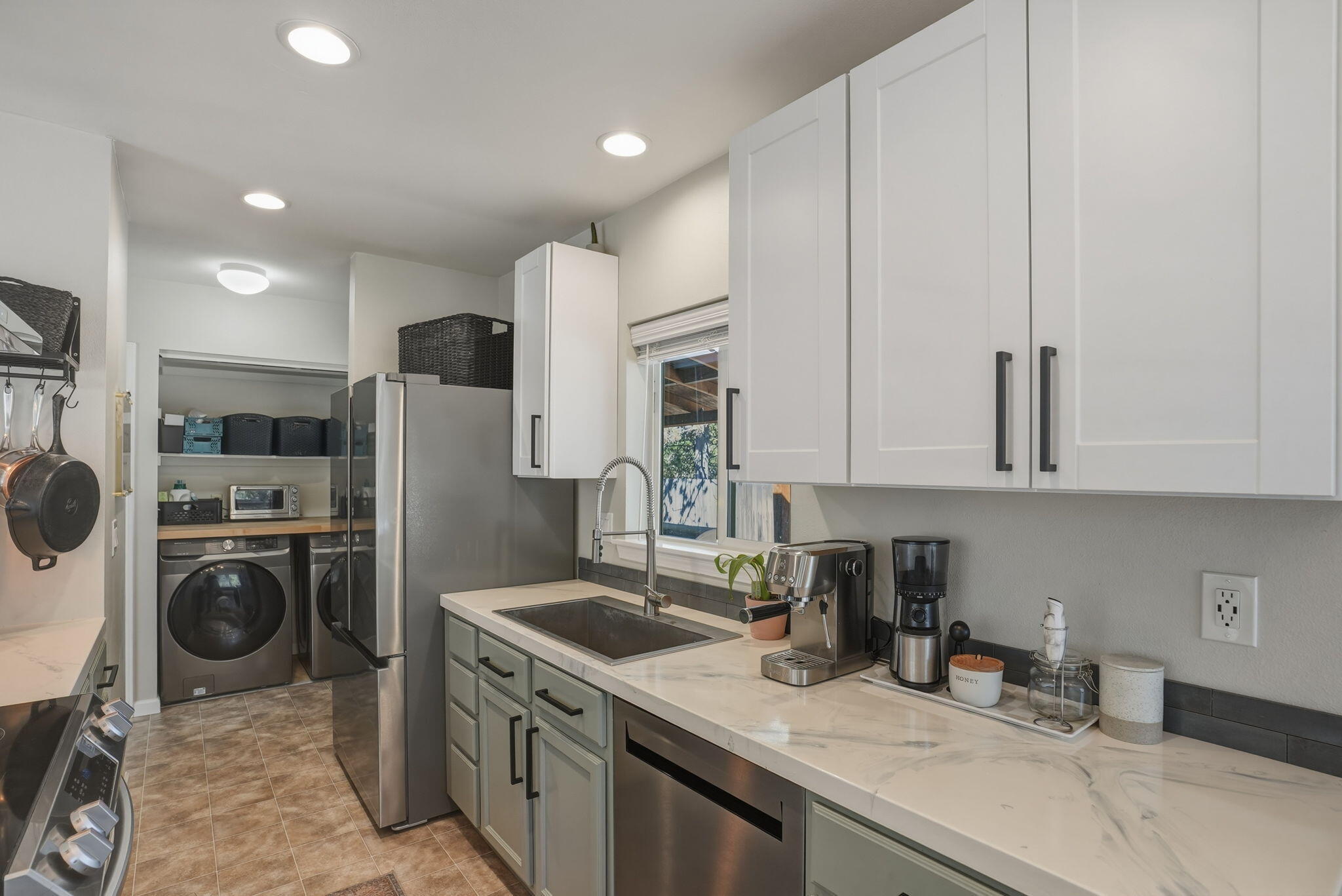55601 Swan Road Bend, OR 97707 - Photo 12 of 41 30-web-or-mls-Riley_Visuals_030