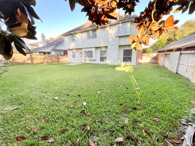 a view of a house with backyard and sitting area