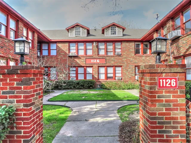 $1,095 | 1126 Berthea Street, Unit 15, Houston, TX 77006