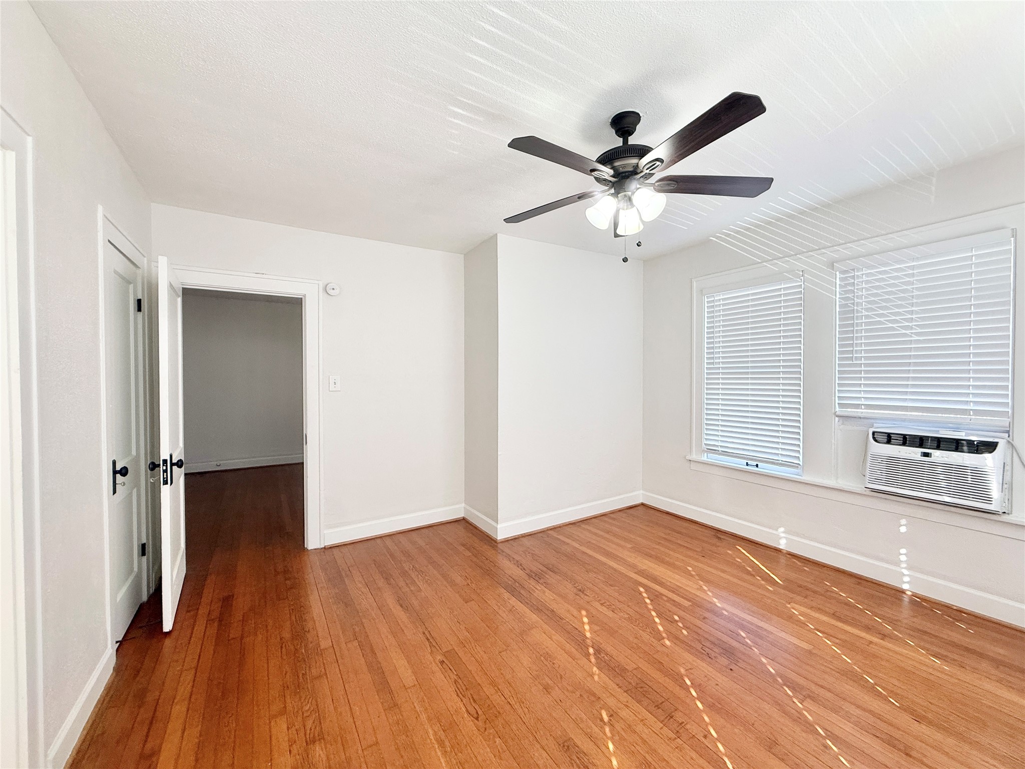 1126 Berthea Street, Unit 15 Houston, TX 77006 - Photo 11 of 17