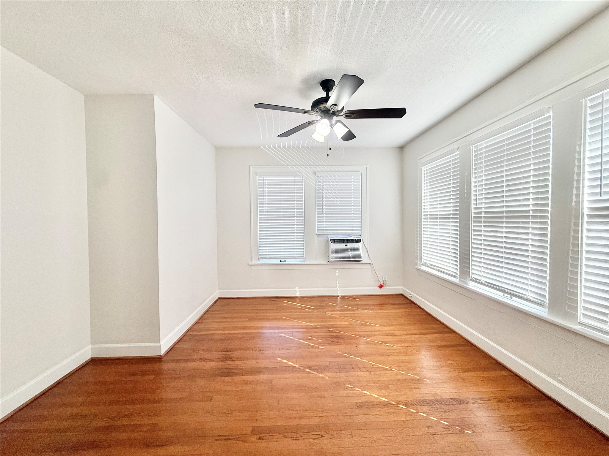 1126 Berthea Street, Unit 15 Houston, TX 77006 - Photo 12 of 17