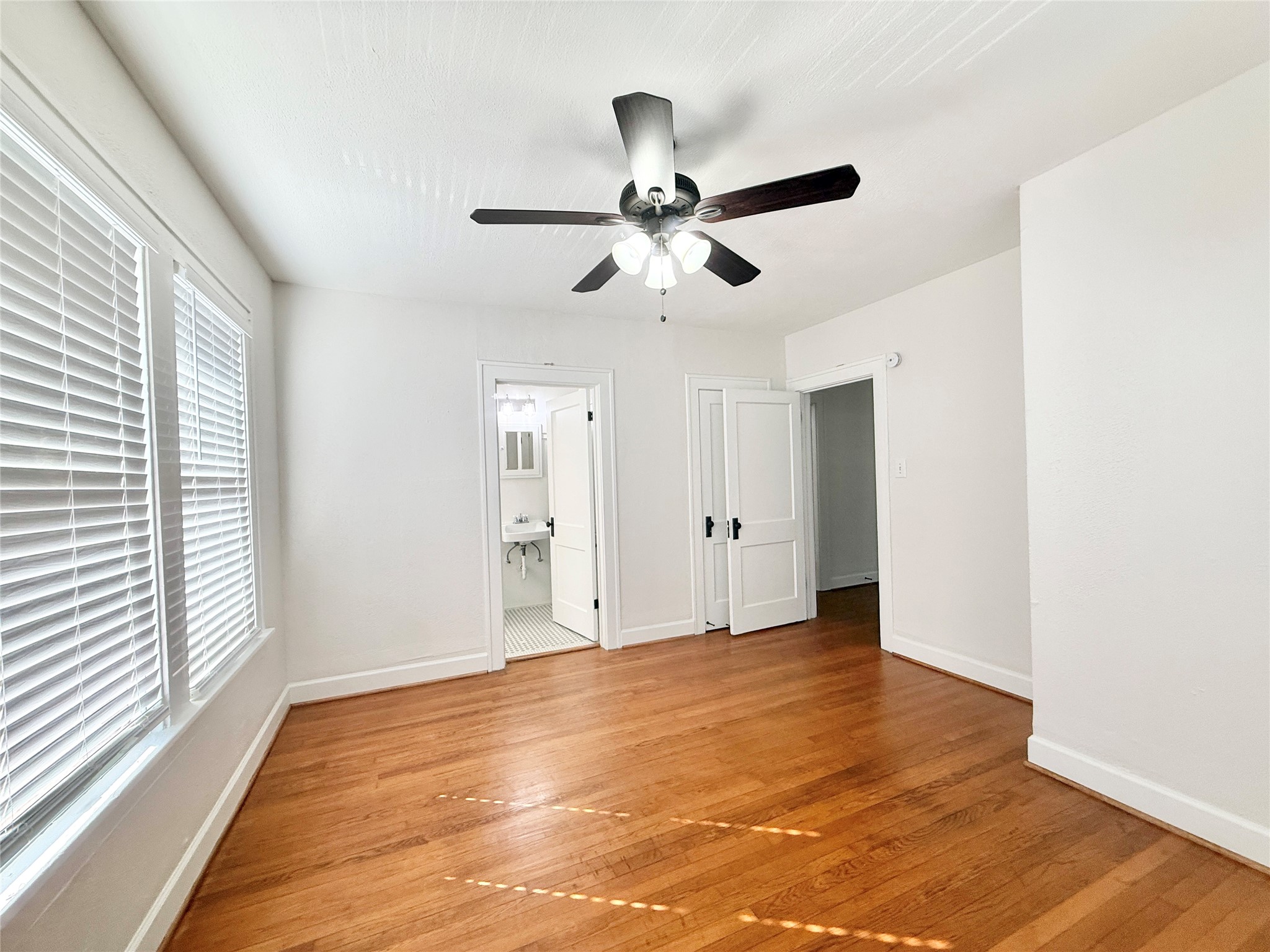 1126 Berthea Street, Unit 15 Houston, TX 77006 - Photo 13 of 17