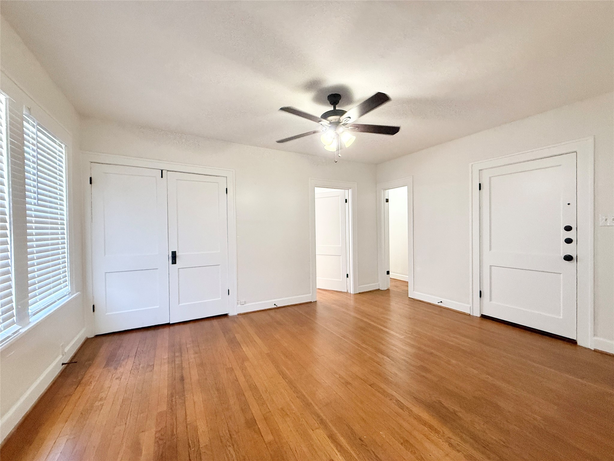 1126 Berthea Street, Unit 15 Houston, TX 77006 - Photo 3 of 17