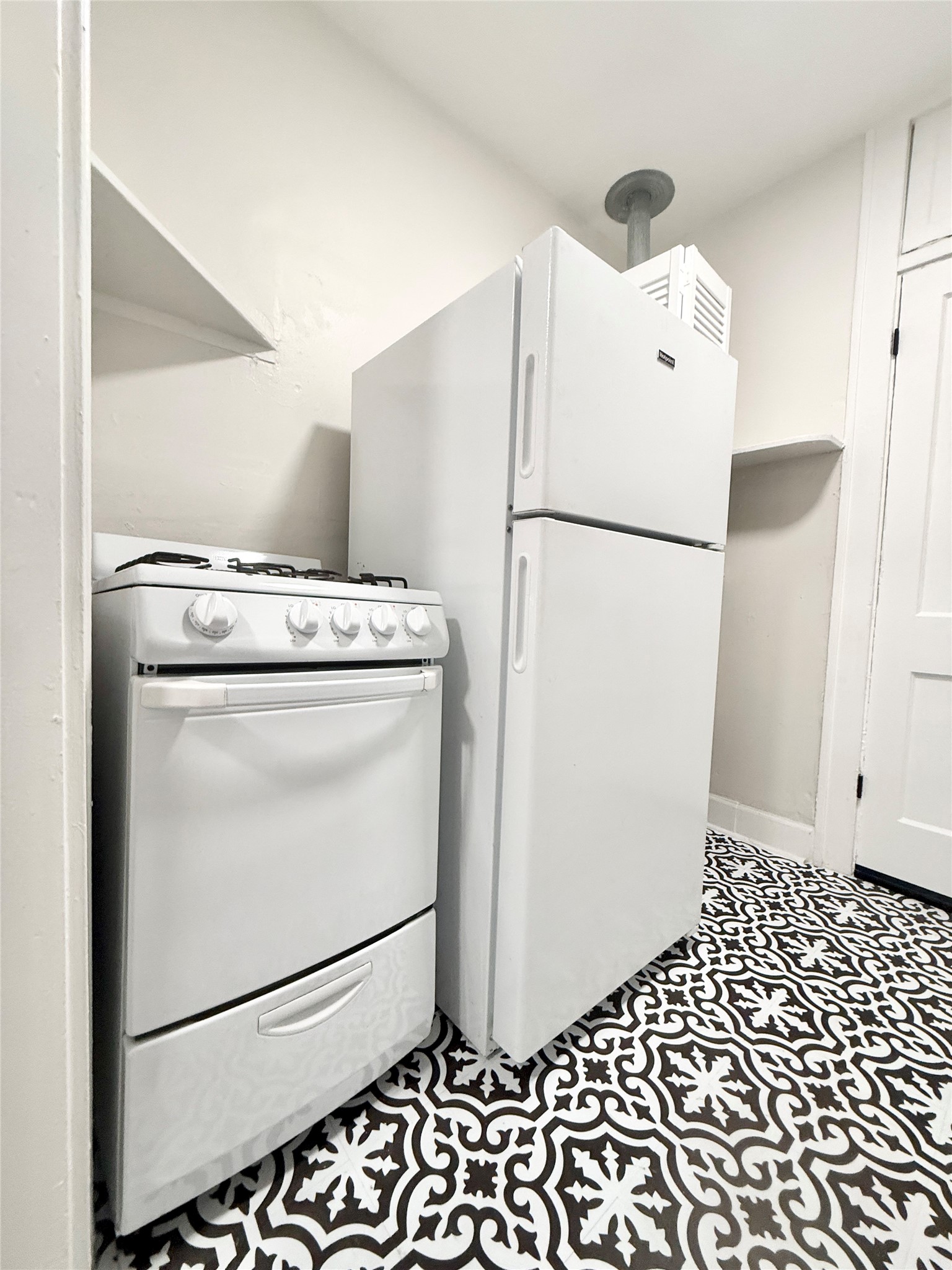 1126 Berthea Street, Unit 15 Houston, TX 77006 - Photo 9 of 17