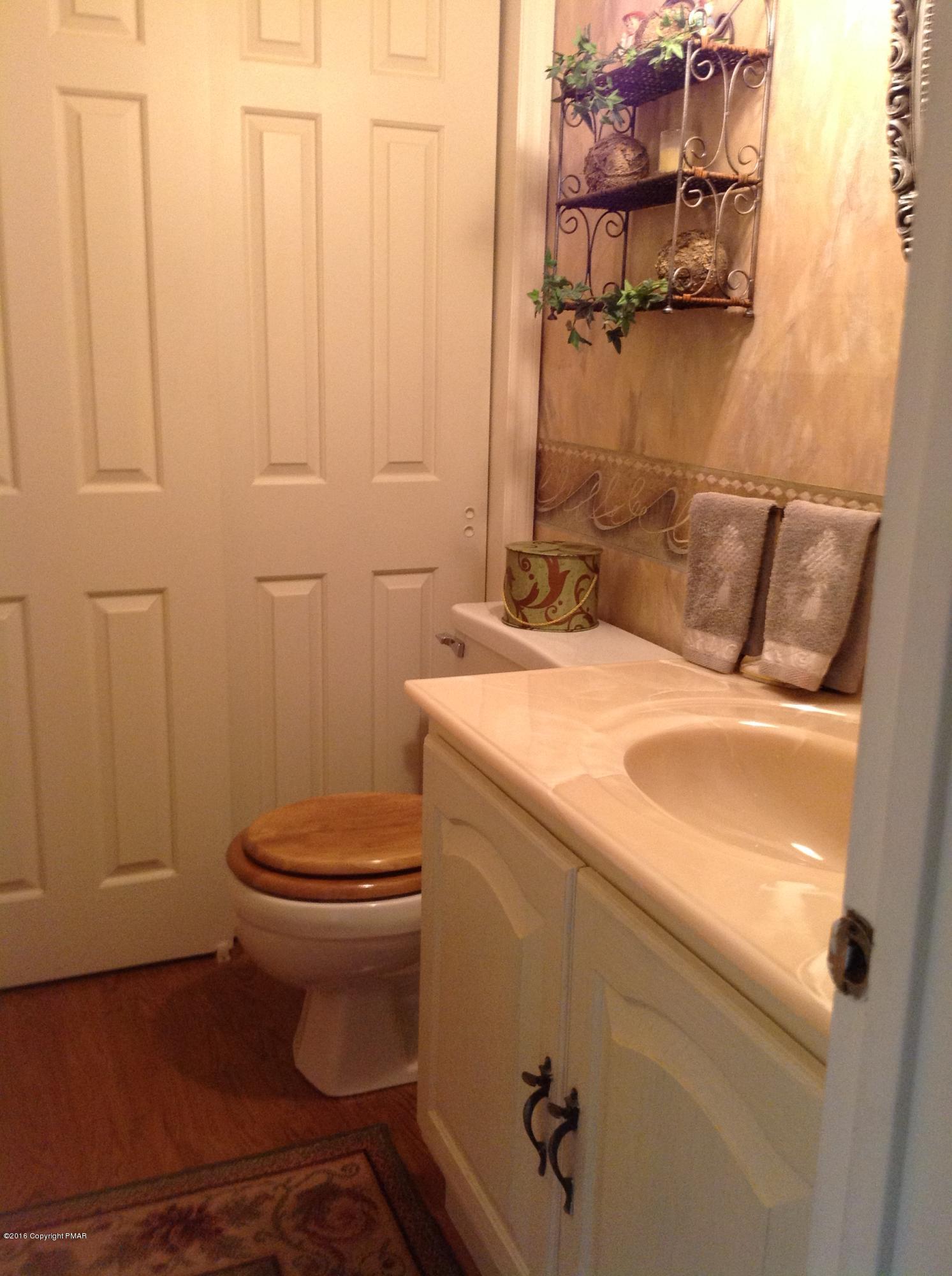 134 Faith Road Sugarloaf, PA 18249 - Photo 14 of 40 1st floor 1/2 bath