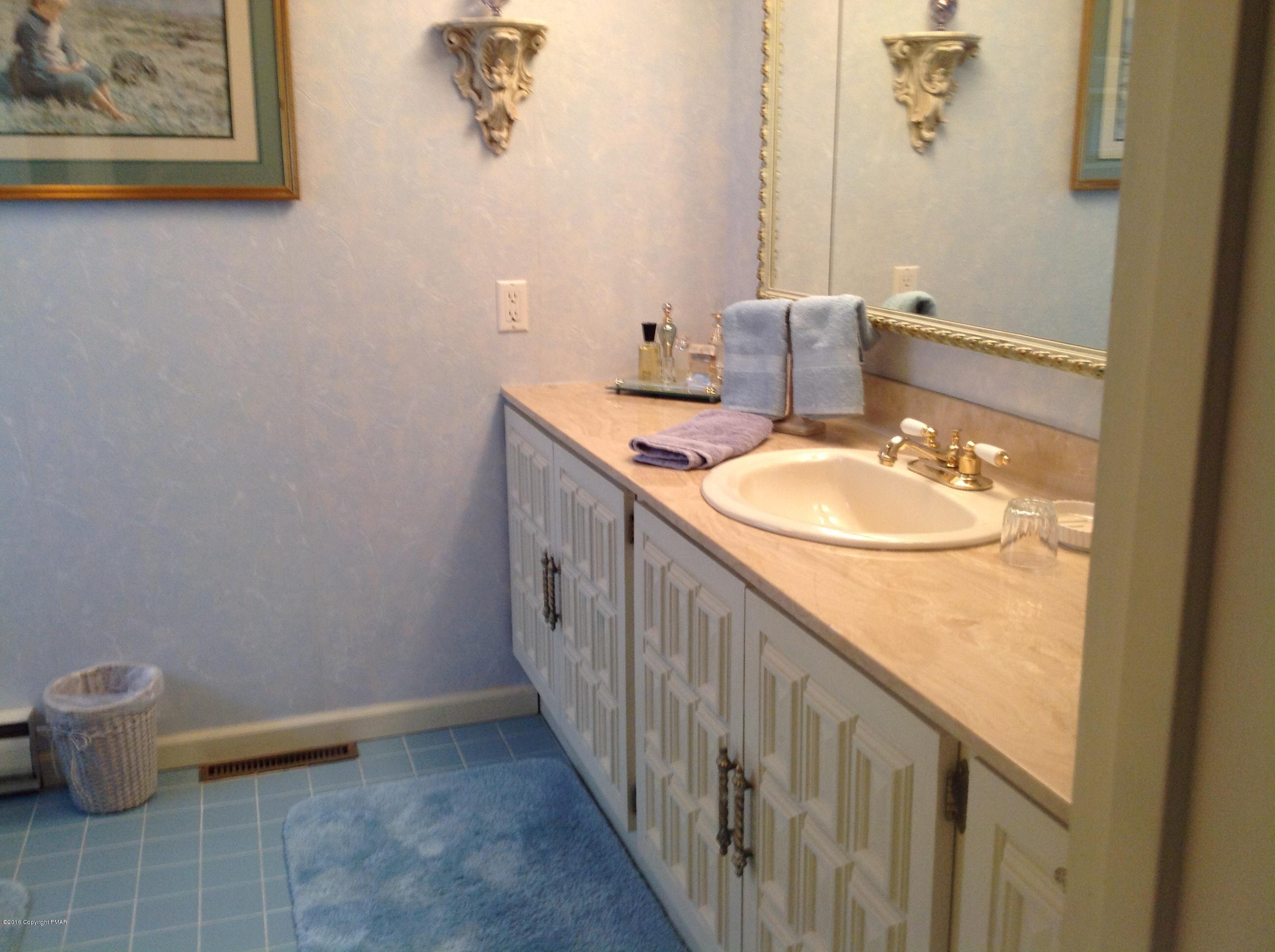 134 Faith Road Sugarloaf, PA 18249 - Photo 19 of 40 master bath