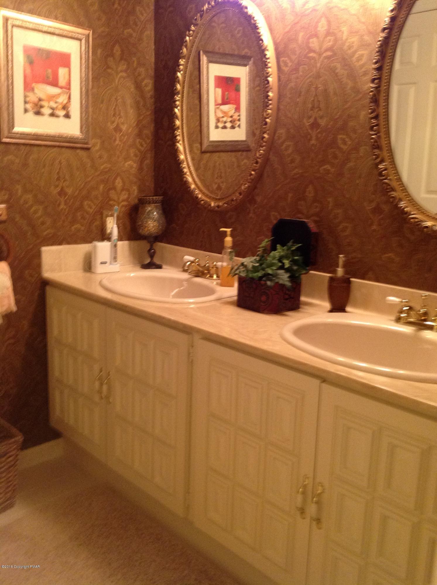 134 Faith Road Sugarloaf, PA 18249 - Photo 27 of 40 2nd floor main bath