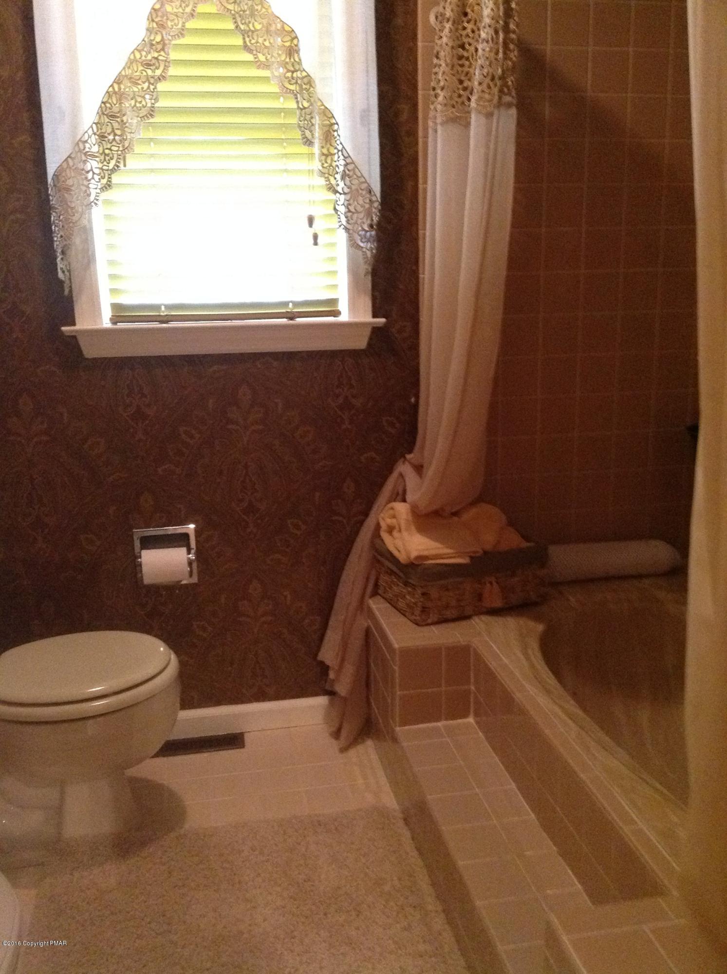 134 Faith Road Sugarloaf, PA 18249 - Photo 28 of 40 2nd floor main bath view 2