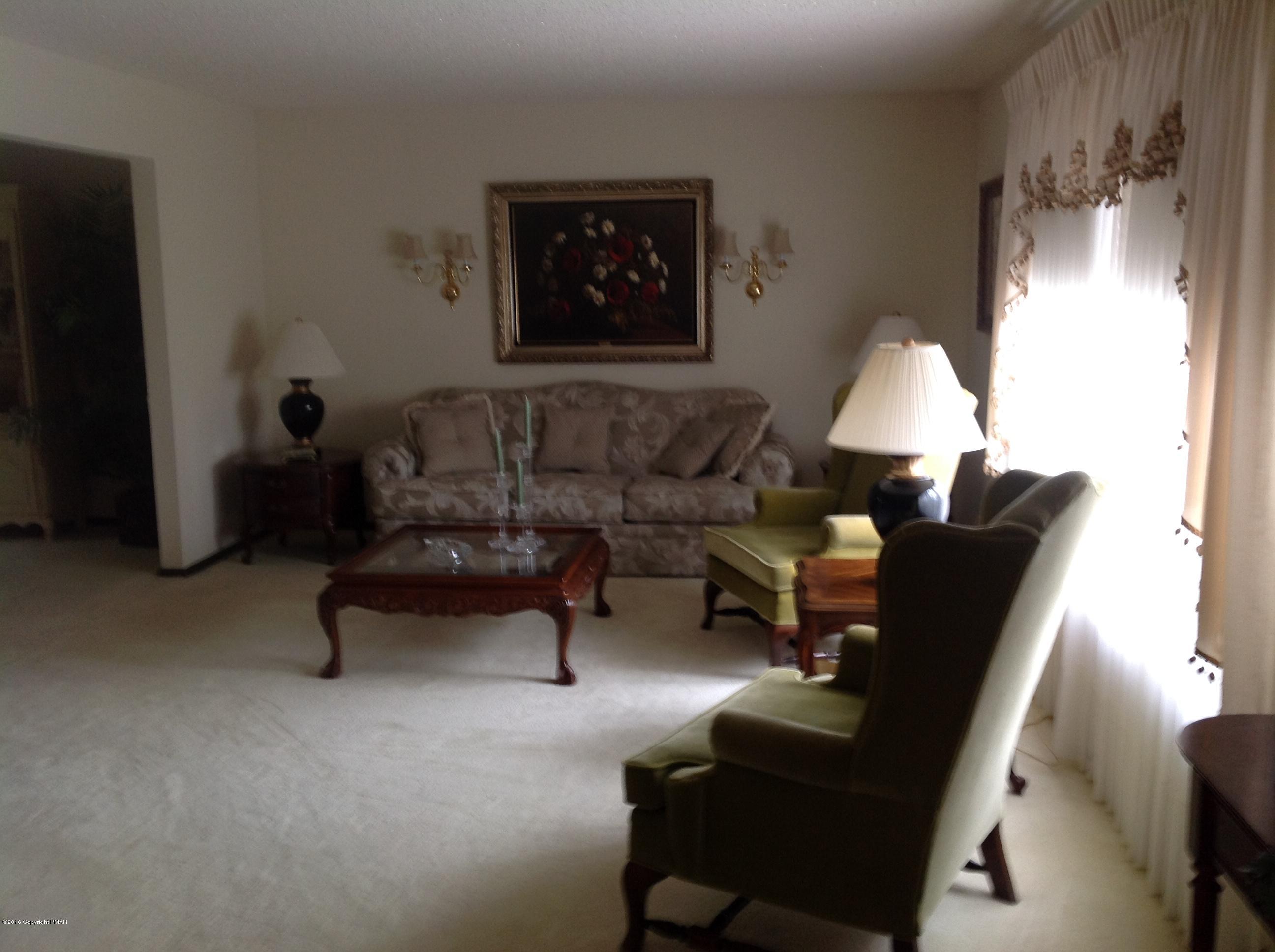 134 Faith Road Sugarloaf, PA 18249 - Photo 8 of 40 living room