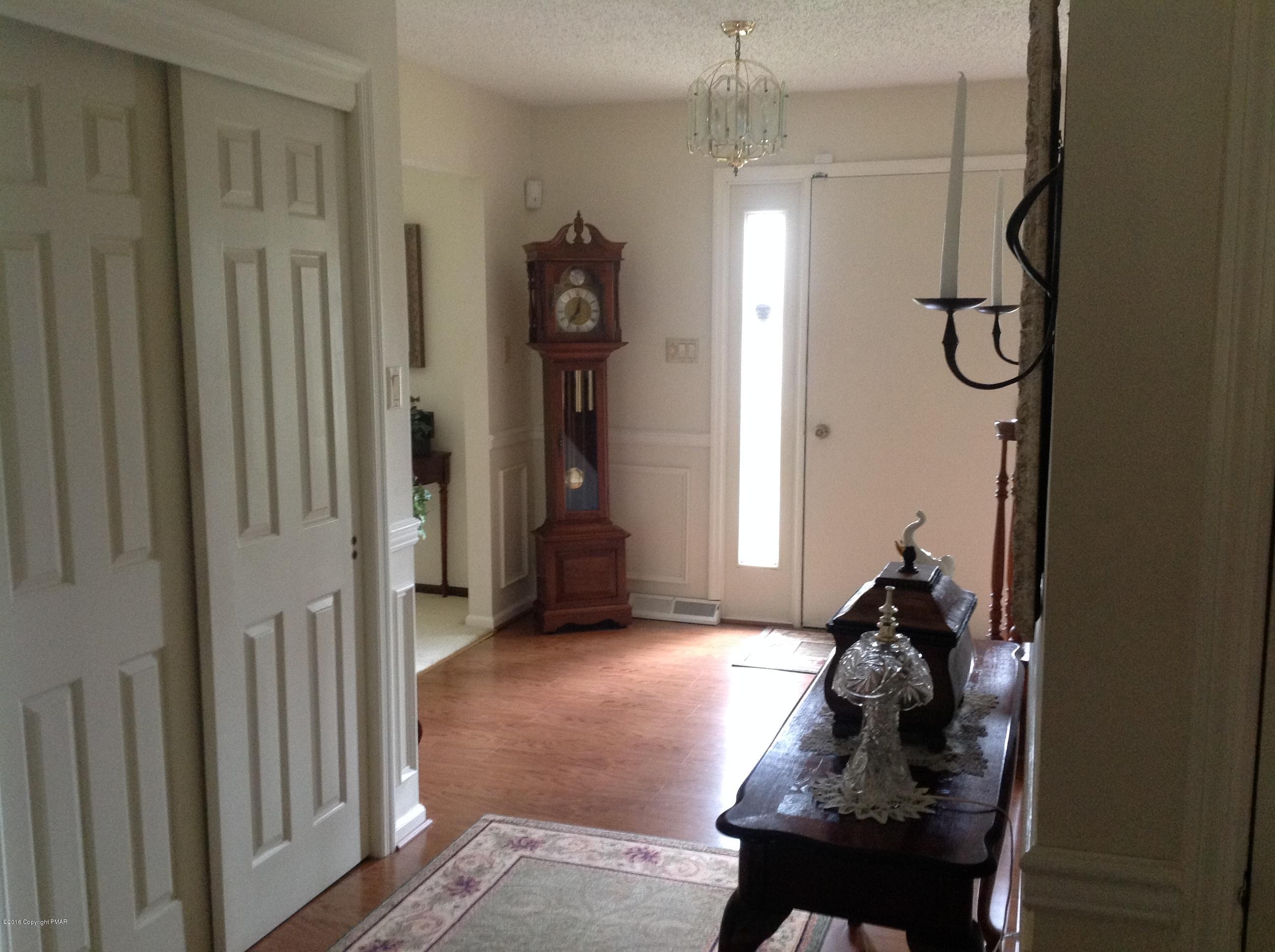 134 Faith Road Sugarloaf, PA 18249 - Photo 10 of 40 front foyer