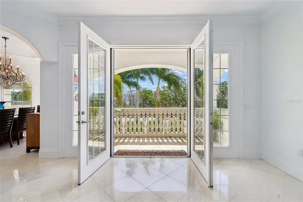 $2,990,000 | 6233 Bayshore Boulevard, Tampa, FL 33611