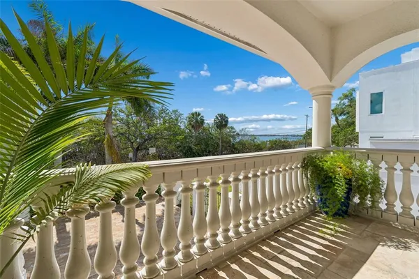 $2,990,000 | 6233 Bayshore Boulevard, Tampa, FL 33611