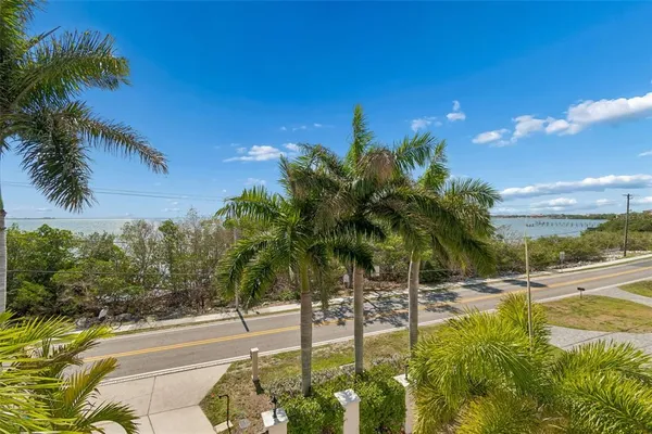 $2,990,000 | 6233 Bayshore Boulevard, Tampa, FL 33611