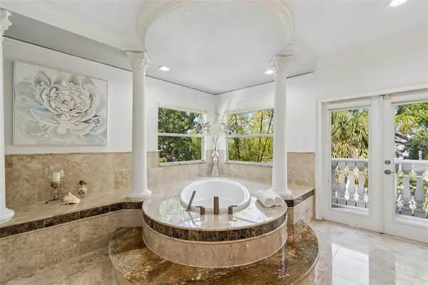 $2,990,000 | 6233 Bayshore Boulevard, Tampa, FL 33611