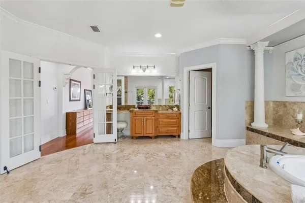 $2,990,000 | 6233 Bayshore Boulevard, Tampa, FL 33611