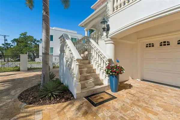 $2,990,000 | 6233 Bayshore Boulevard, Tampa, FL 33611