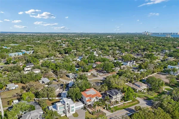 $2,990,000 | 6233 Bayshore Boulevard, Tampa, FL 33611