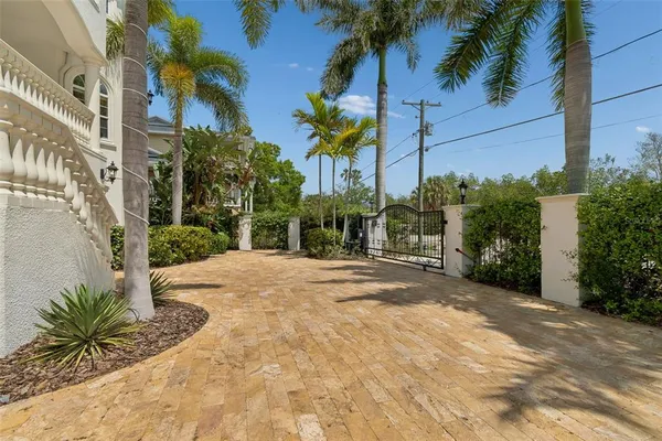 $2,990,000 | 6233 Bayshore Boulevard, Tampa, FL 33611