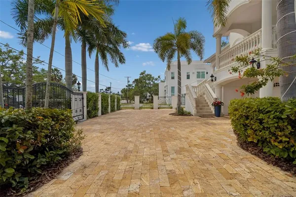 $2,990,000 | 6233 Bayshore Boulevard, Tampa, FL 33611