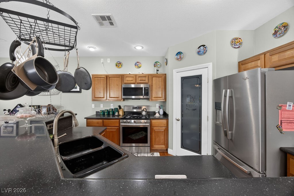 1069 Thrill Court, Unit 3 Henderson, NV 89002 - Photo 15 of 32