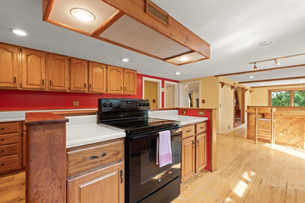 284 Martins Pond Road Groton, MA 01450 - Photo 8 of 42