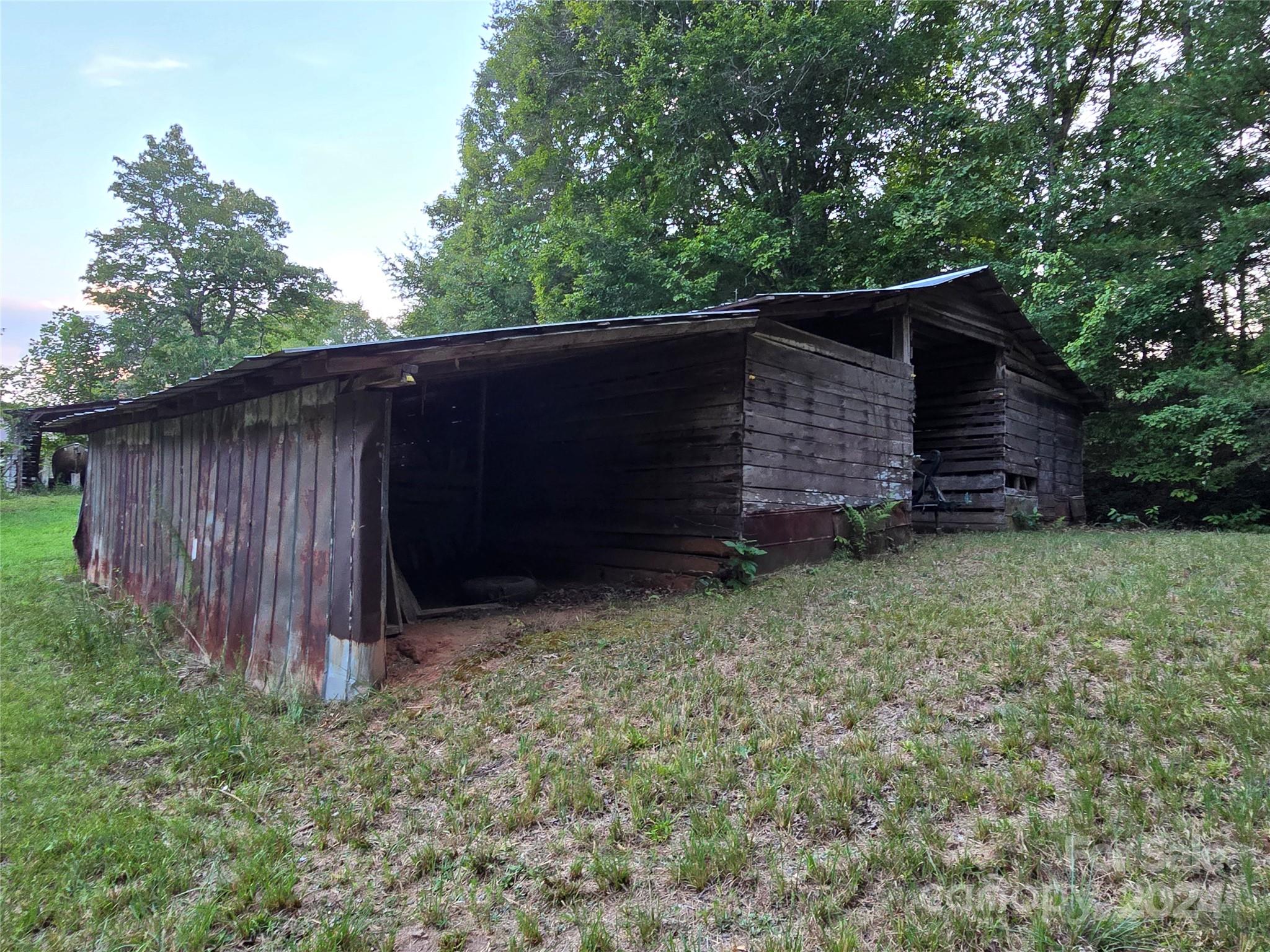 206 Fallen Oaks Lane Rutherfordton, NC 28139 - Photo 16 of 26 a backyard of a house with lots of green space