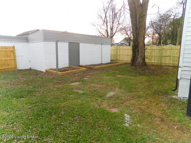 4002 R Grand Louisville, KY 40211 - Photo 4 of 16 IMG_2120