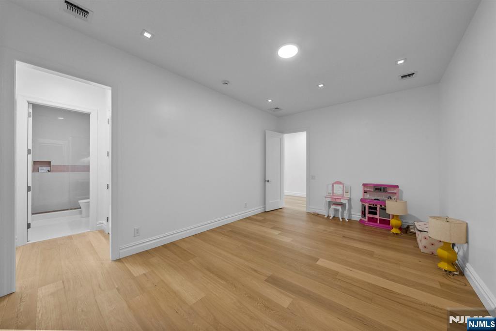 472 High Street Closter, NJ 07624 - Photo 8 of 34