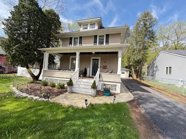 $399,999 | 211 North Batavia Avenue, Batavia, IL 60510