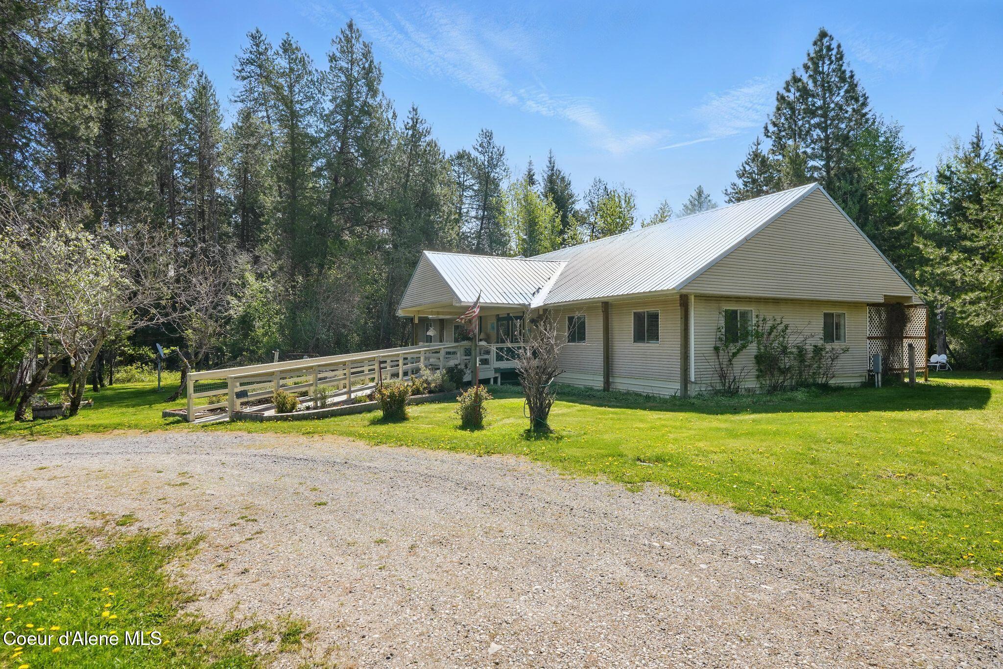 1601 Spades Road Sagle, ID 83860 - Photo 5 of 60 5