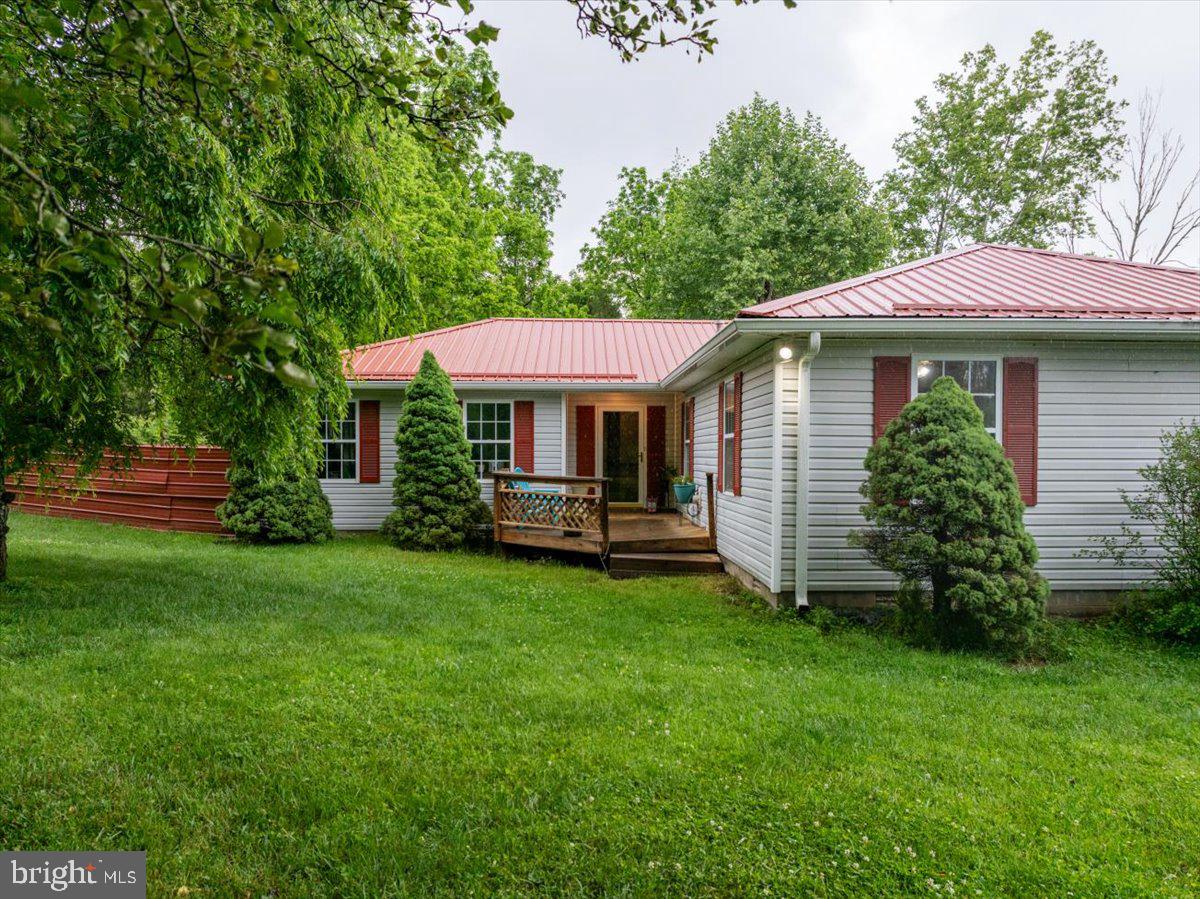 11419 Oak Grove Road Bristol, VA 24202 - Photo 7 of 36 a view of a house with a yard porch and sitting area