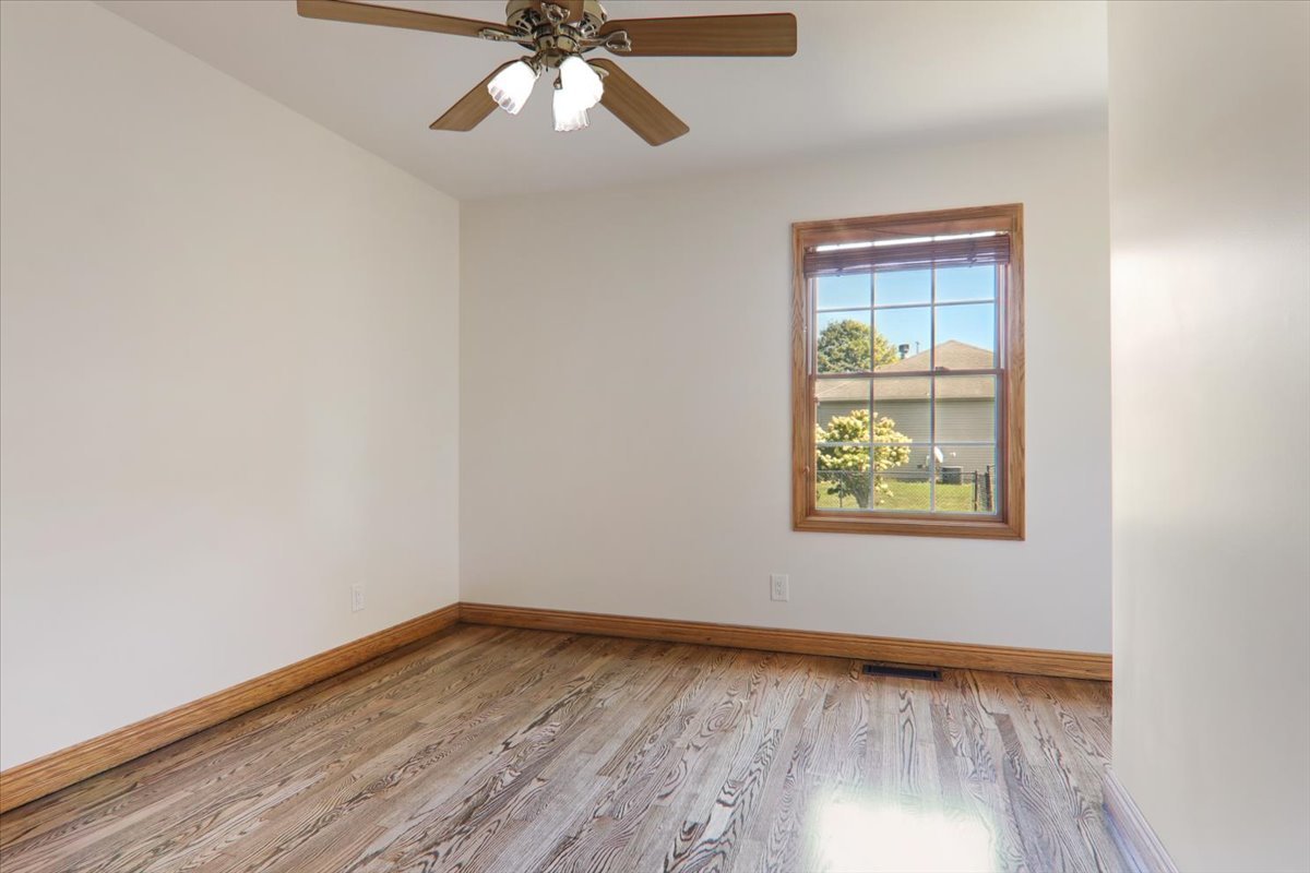 333 Clearview Road El Paso, IL 61738 - Photo 15 of 24 Gallery Image 15
