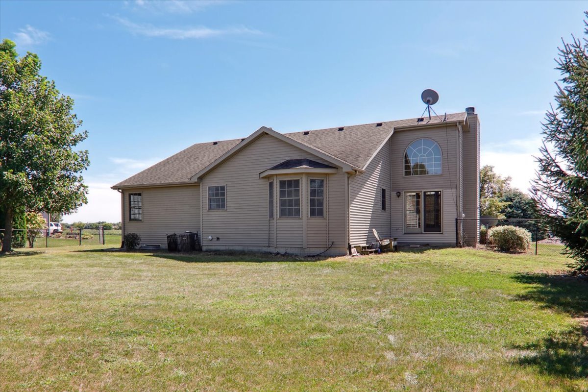333 Clearview Road El Paso, IL 61738 - Photo 6 of 24 Gallery Image 6